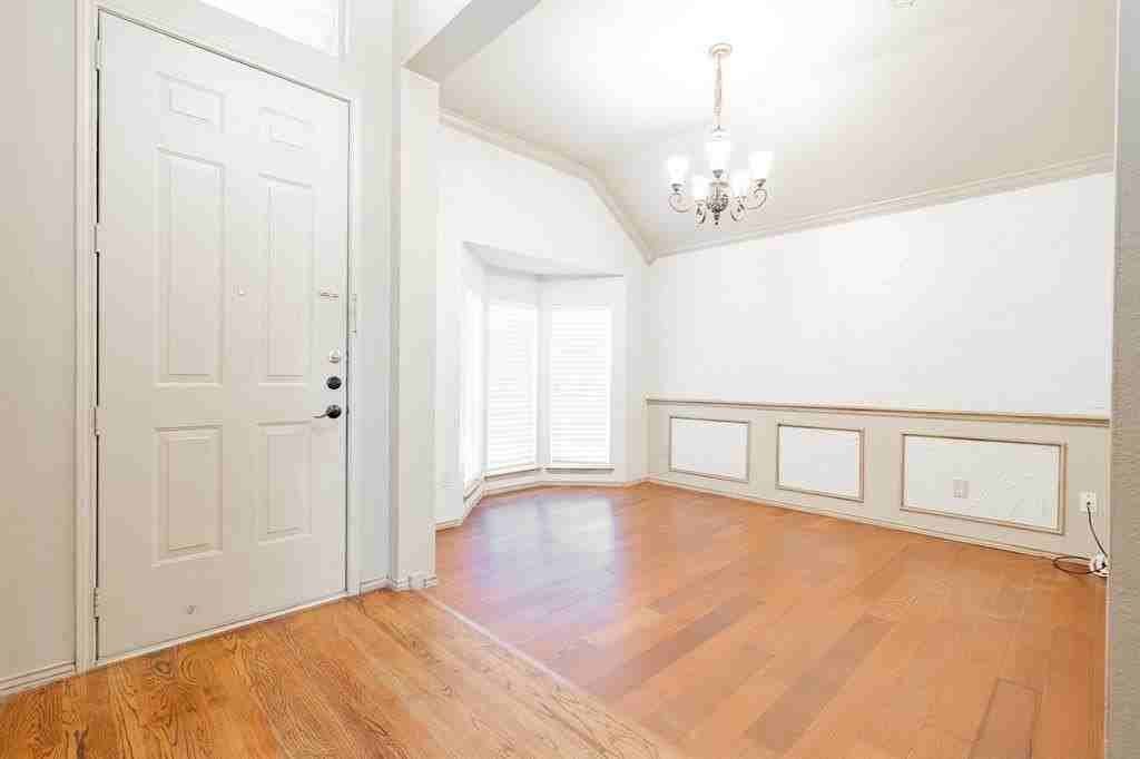 1875 Crestlake Dr - Photo 5 of 30