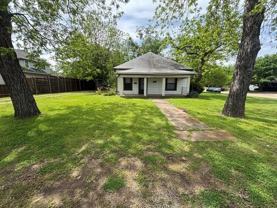 376 W Walters St - Photo 1 of 1