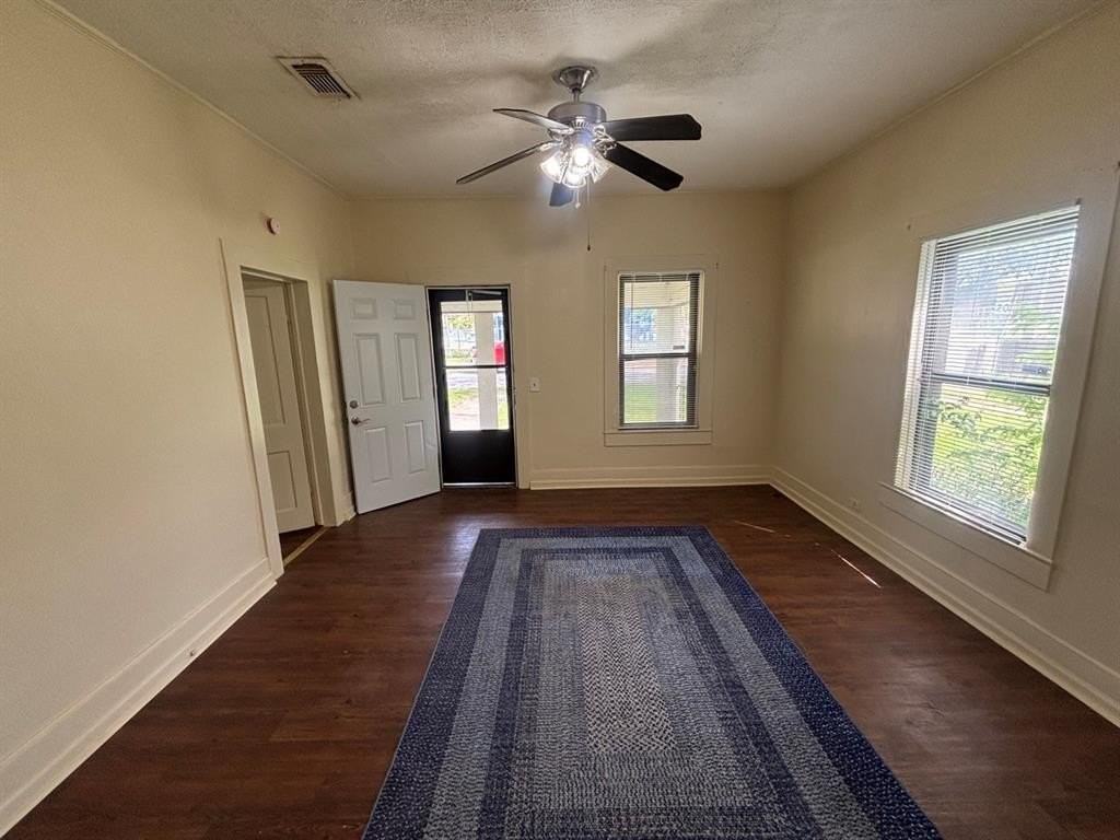 376 W Walters St - Photo 4 of 19