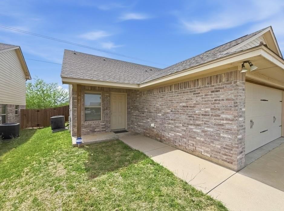 3019 Weave Ct - Photo 2 of 32