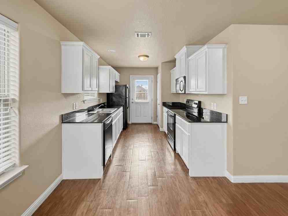 3019 Weave Ct - Photo 7 of 32