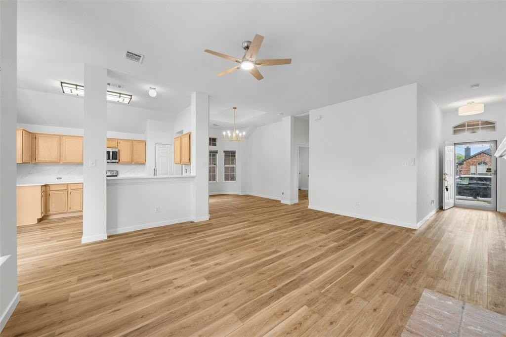 3841 Pine Valley Dr - Photo 3 of 16