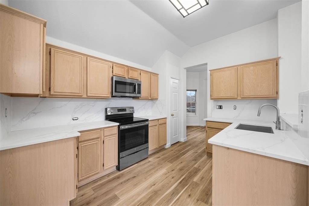 3841 Pine Valley Dr - Photo 6 of 16