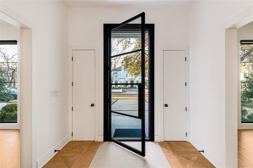 4201 Potomac Ave - Photo 2 of 31