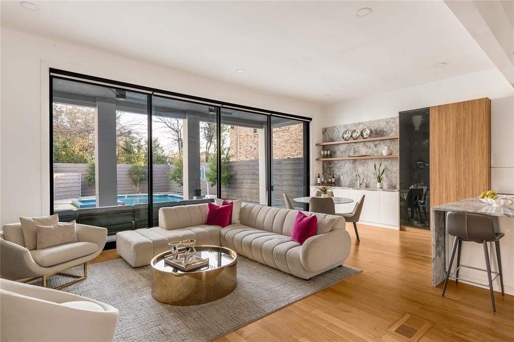 4201 Potomac Ave - Photo 6 of 31