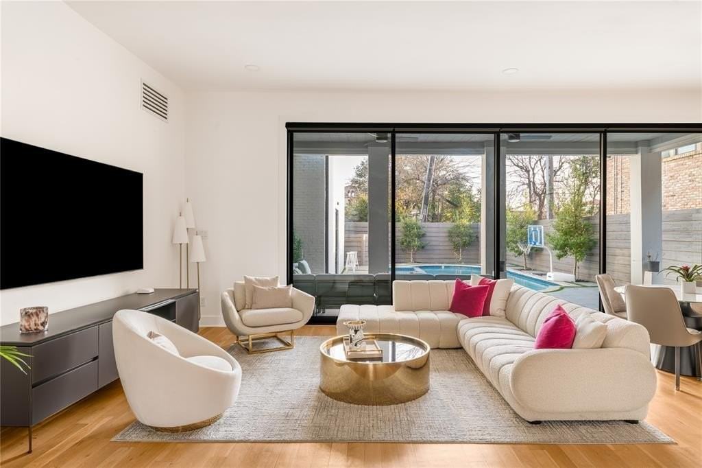 4201 Potomac Ave - Photo 7 of 31