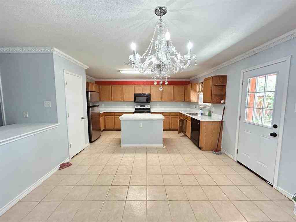 8008 Hidden Oaks Dr - Photo 5 of 24