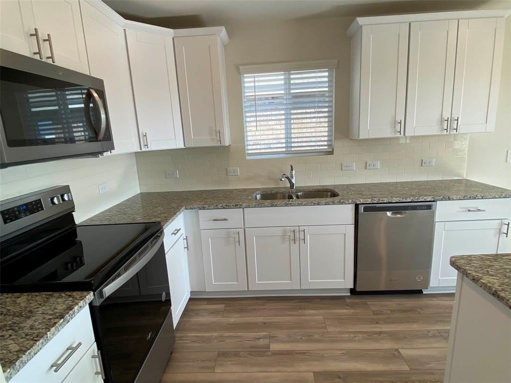 4533 Greenham Ln - Photo 4 of 26