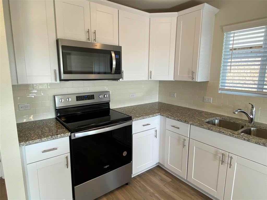 4533 Greenham Ln - Photo 5 of 26