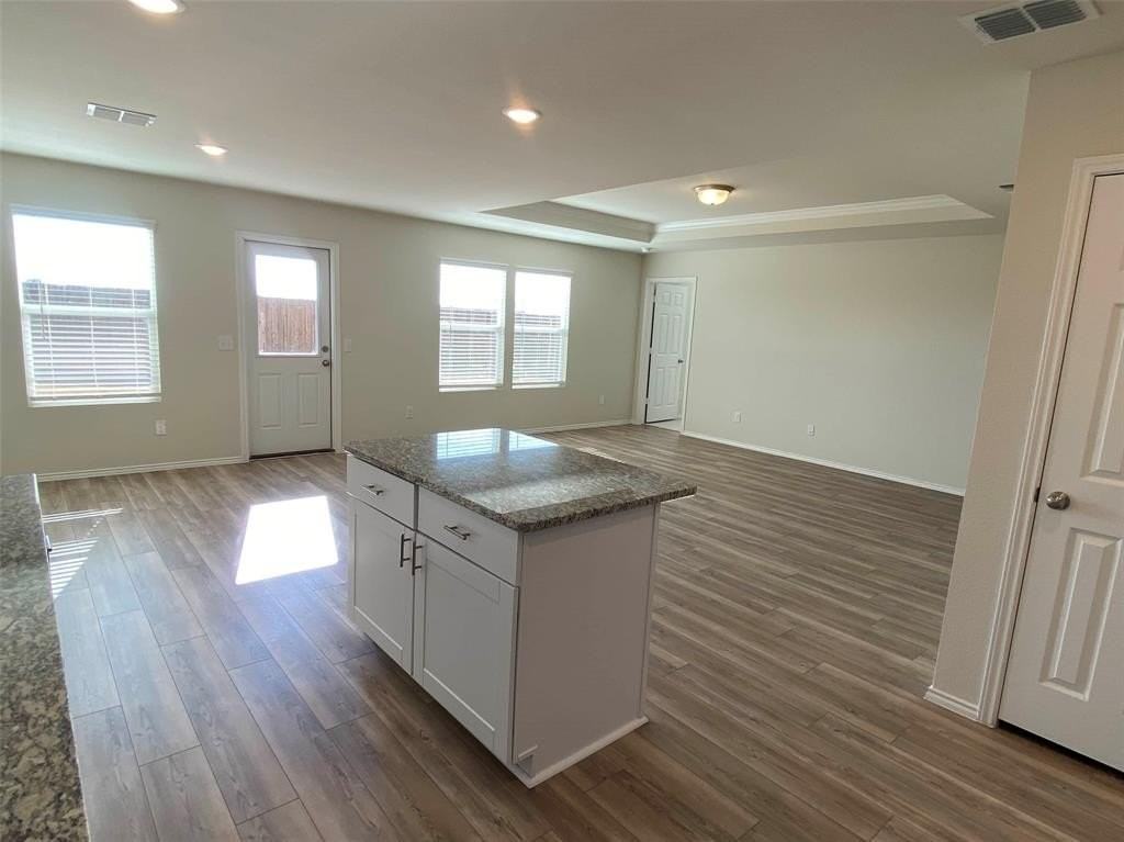 4533 Greenham Ln - Photo 7 of 26