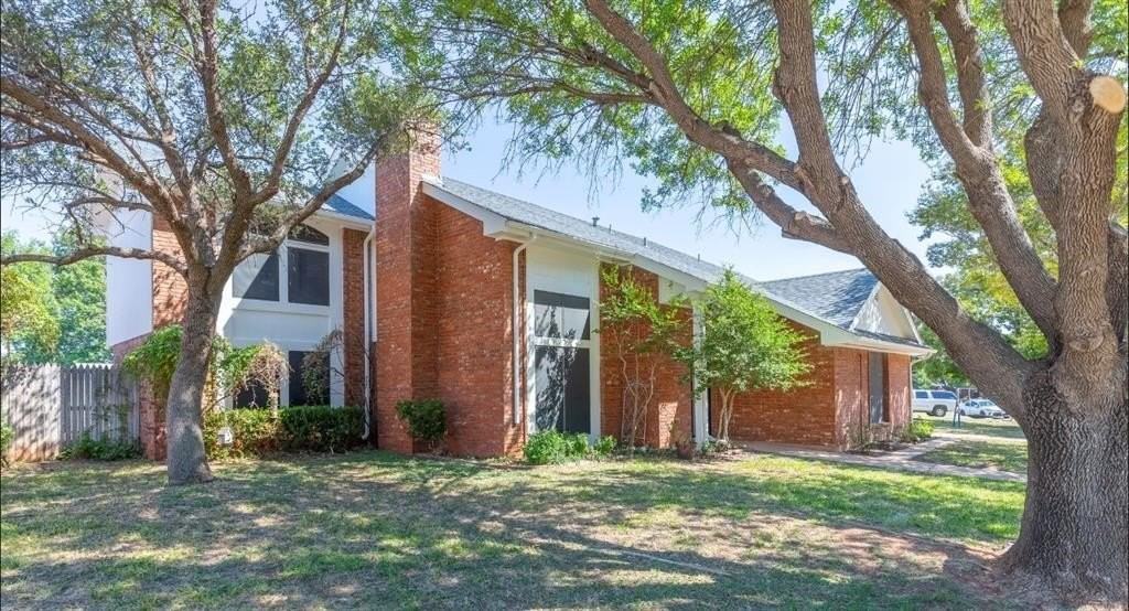 7725 John Carroll Dr - Photo 3 of 31