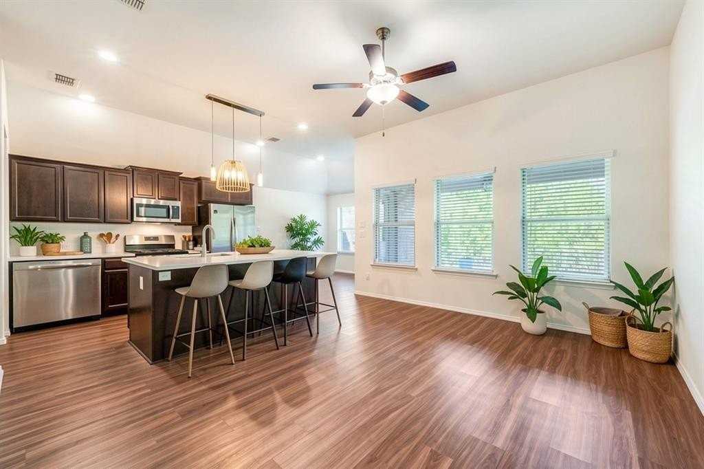 2070 Alamandine Ave - Photo 2 of 21