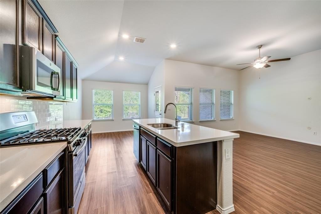 2070 Alamandine Ave - Photo 6 of 21