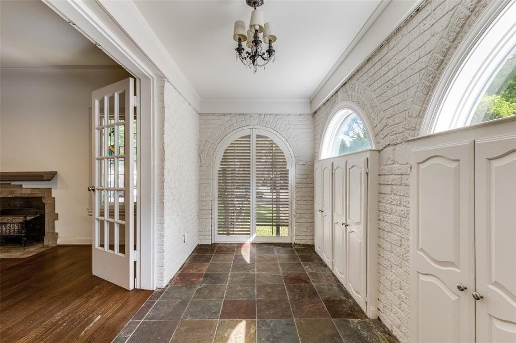 4415 Southern Ave - Photo 3 of 12