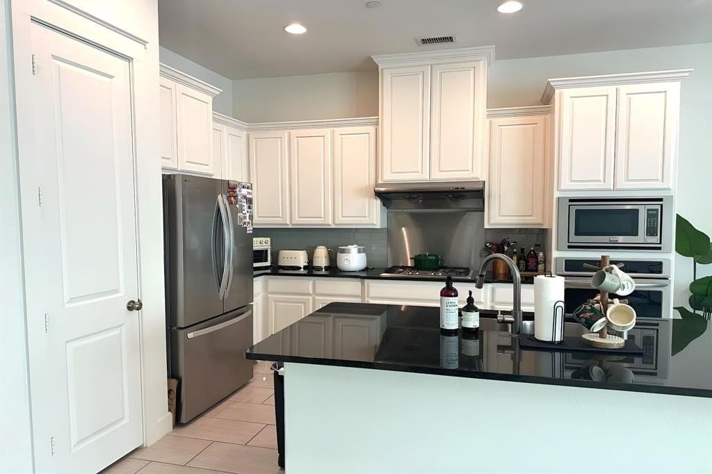 1140 Peacock Blvd - Photo 4 of 17