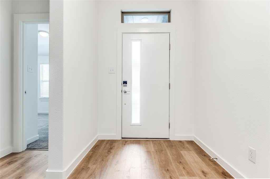 4923 Bellhurst Dr - Photo 3 of 25