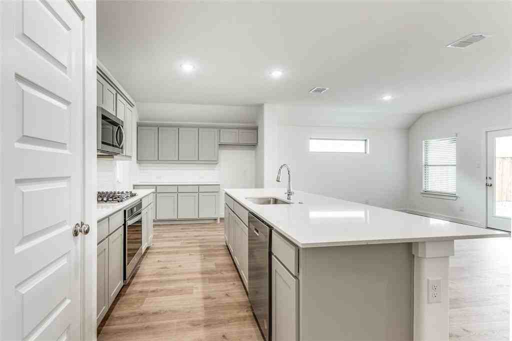 4923 Bellhurst Dr - Photo 4 of 25