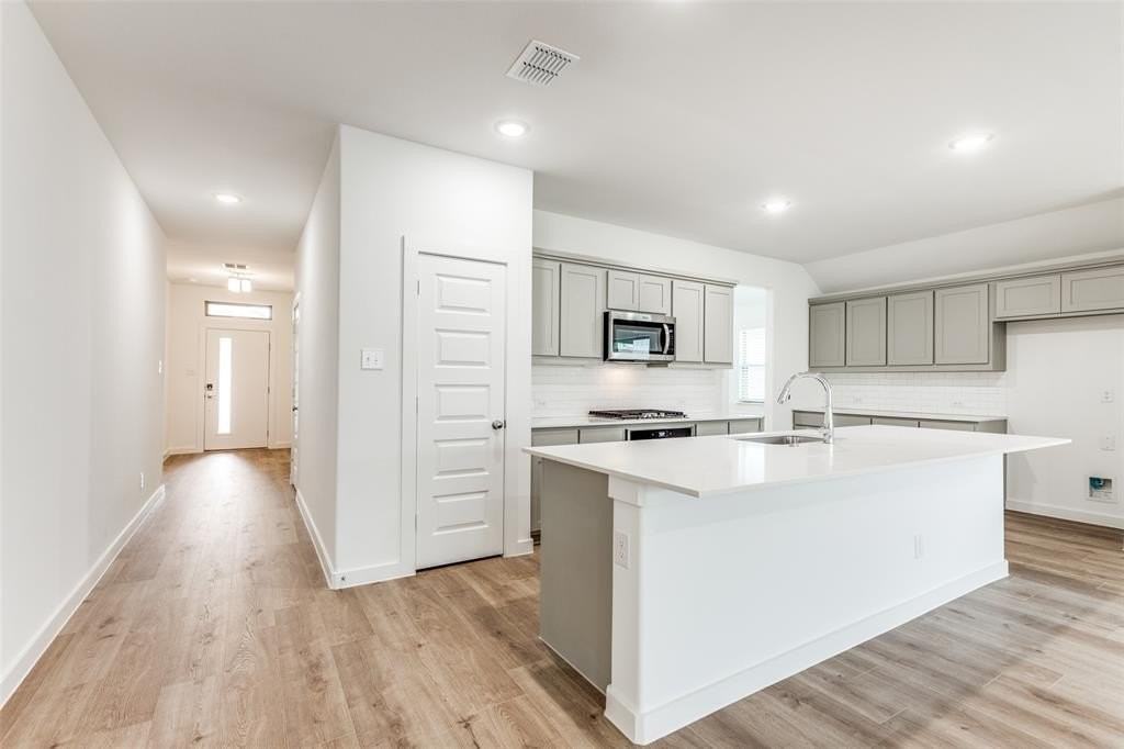 4923 Bellhurst Dr - Photo 5 of 25