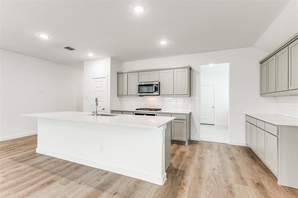 4923 Bellhurst Dr - Photo 6 of 25