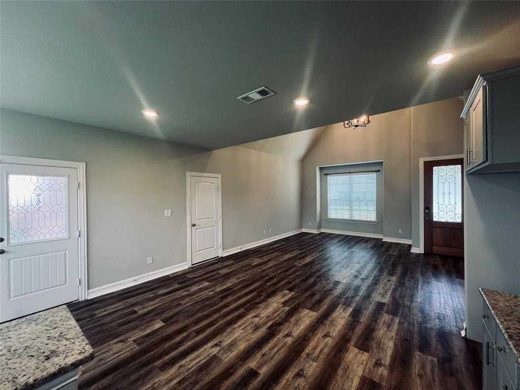 2305 Bourland St - Photo 6 of 27