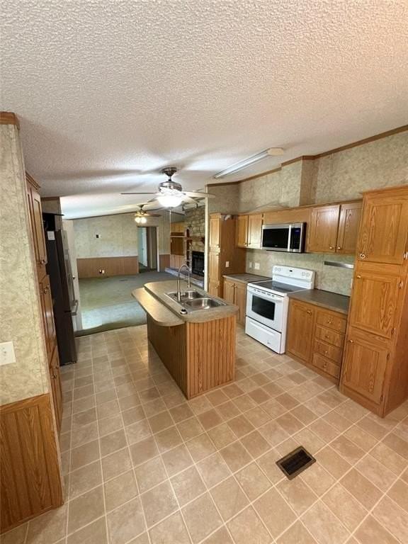 5475 Chuck A Dr - Photo 3 of 9