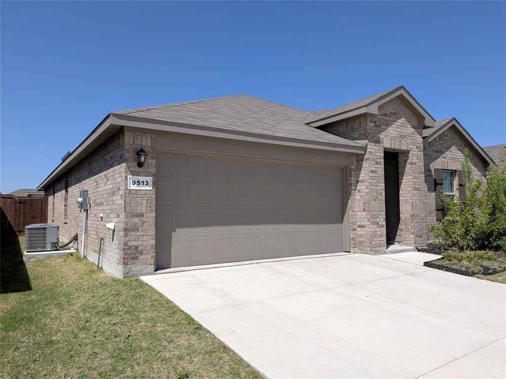 9513 Doverglen Dr - Photo 4 of 30