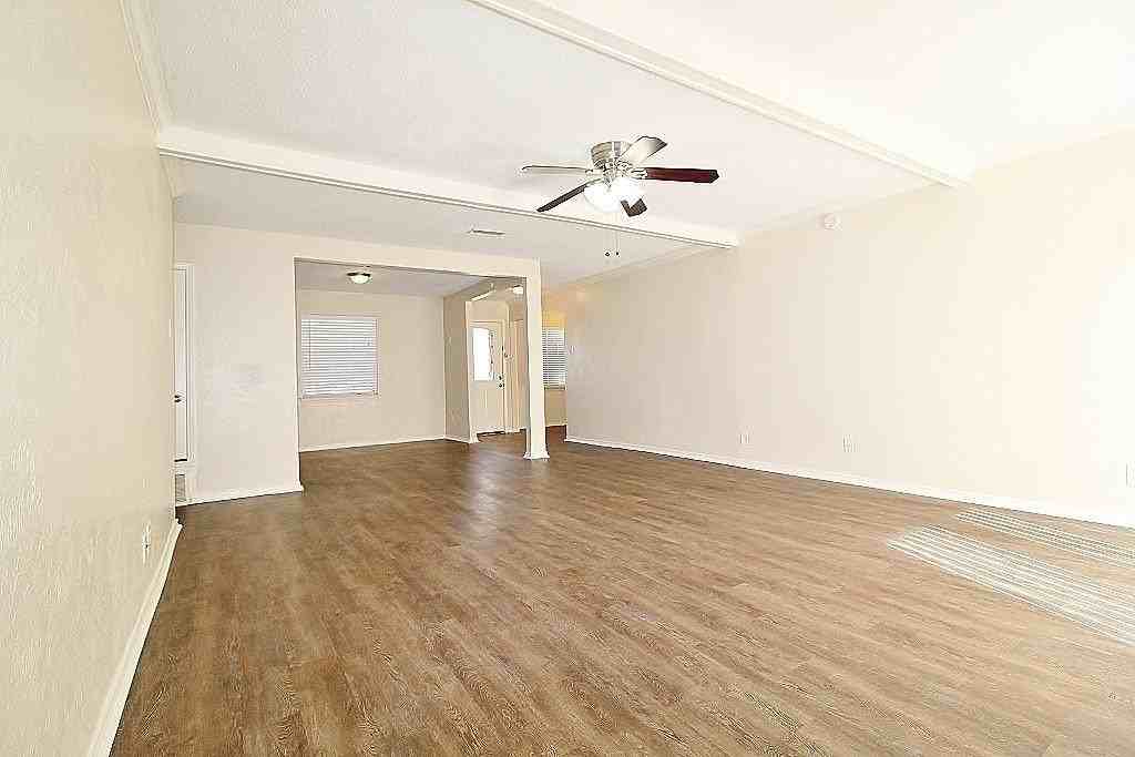 101 Auburn St - Photo 4 of 19