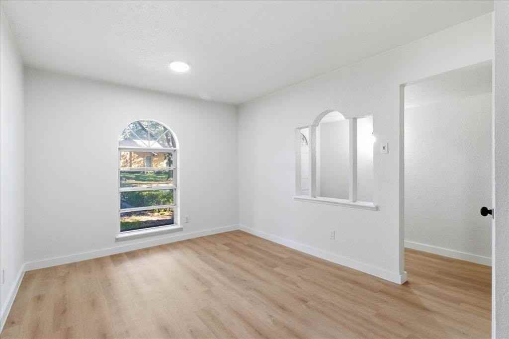 4333 Thicket Dr - Photo 4 of 25