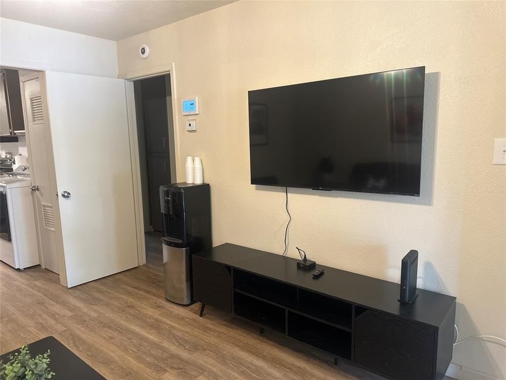 1649 Palm St - Photo 5 of 25