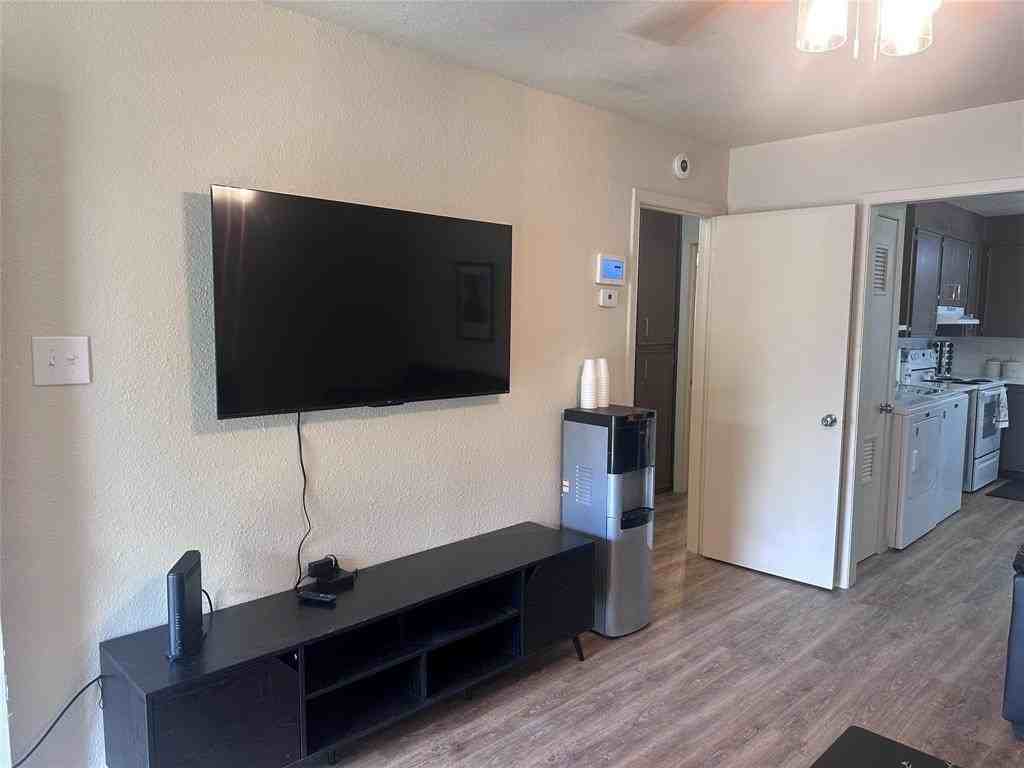 1651 Palm St - Photo 4 of 25