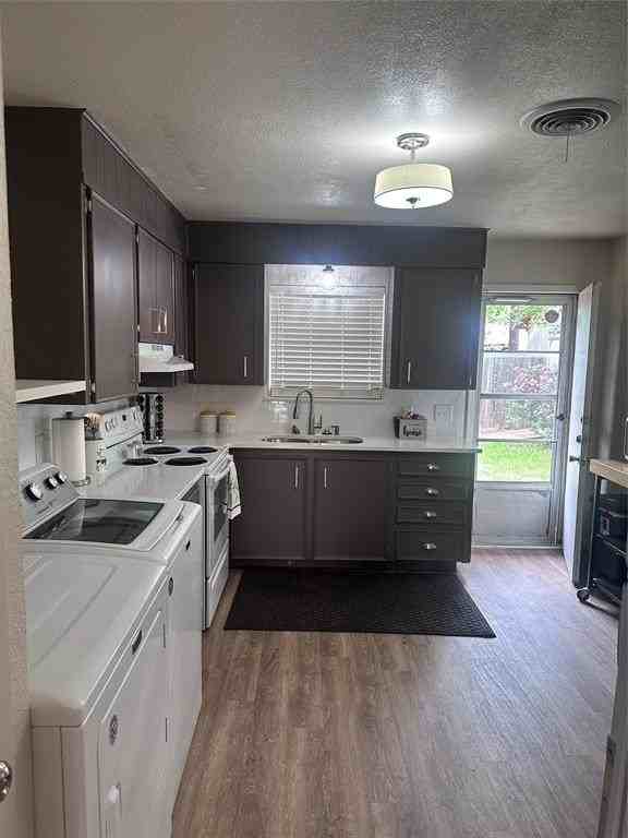 1651 Palm St - Photo 5 of 25