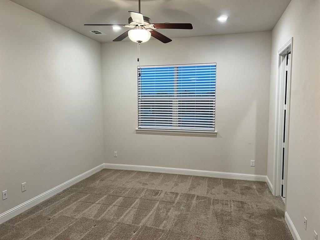 293 Ferndale St - Photo 3 of 8