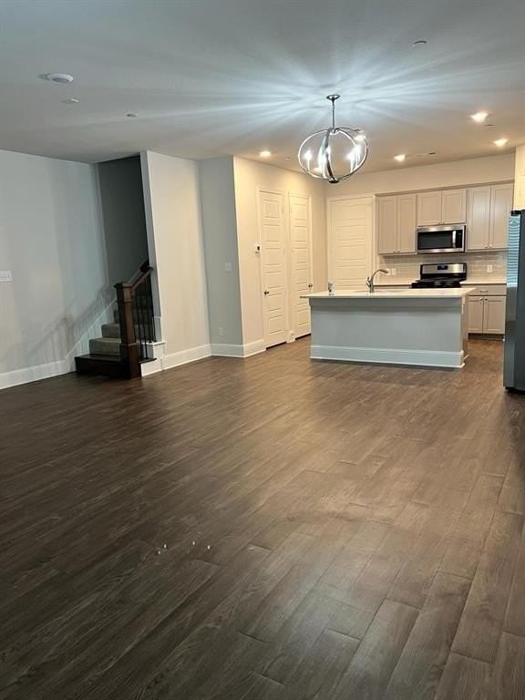 293 Ferndale St - Photo 6 of 8