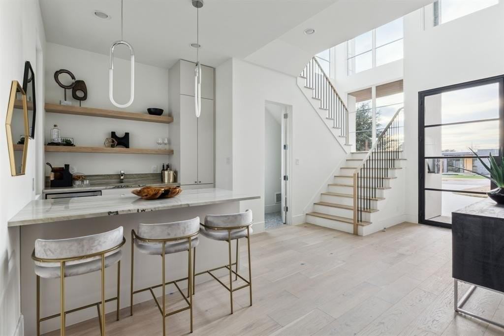 7526 Kenwell St - Photo 3 of 15