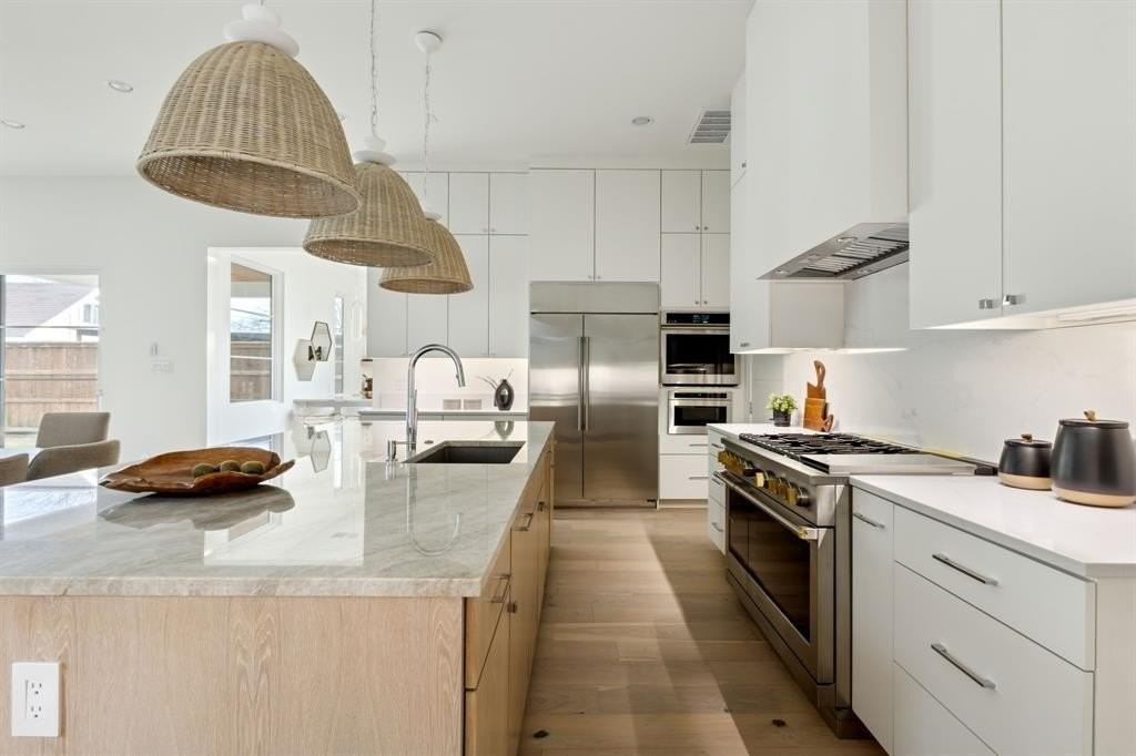 7526 Kenwell St - Photo 5 of 15