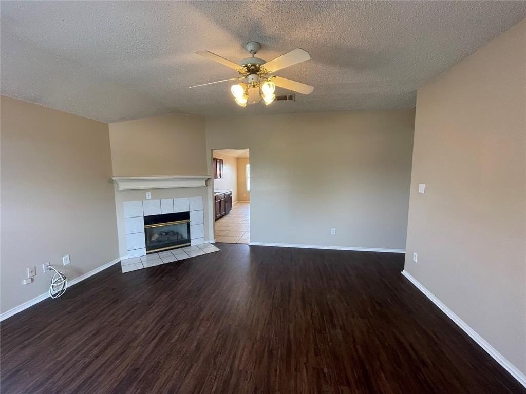 1502 Parrot Ct - Photo 2 of 10