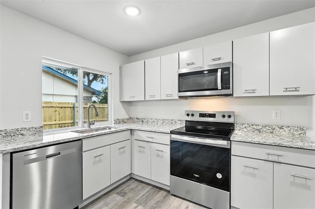 4613 Tarry Dr - Photo 6 of 39