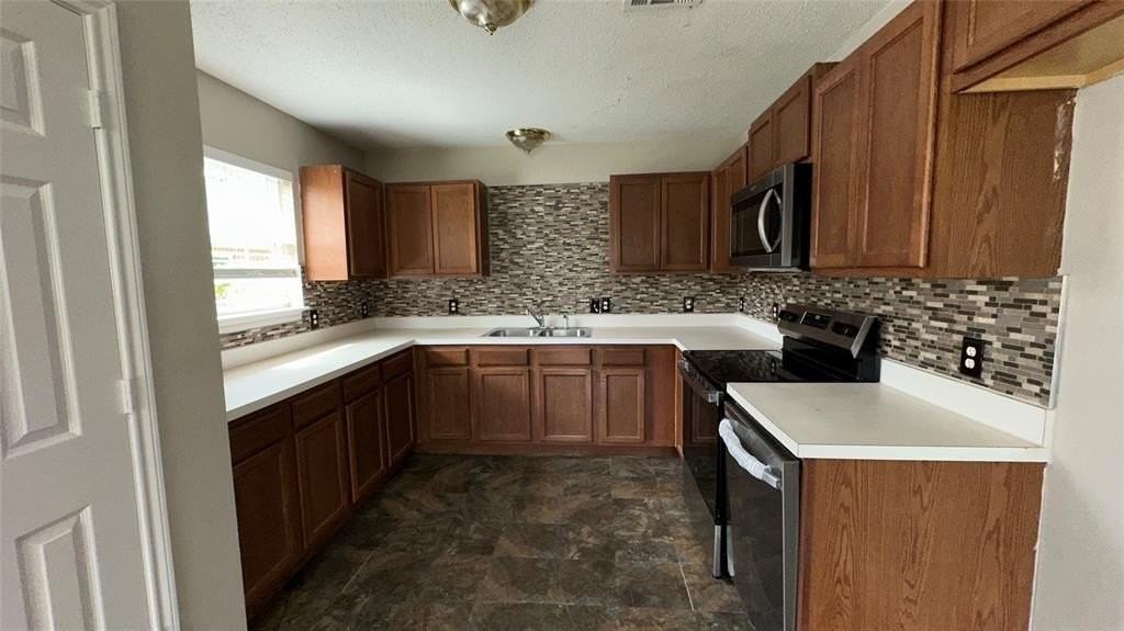 7929 Hull Ave - Photo 2 of 7