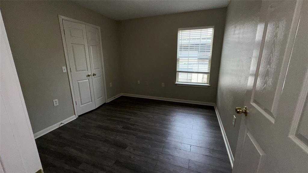 7929 Hull Ave - Photo 5 of 7