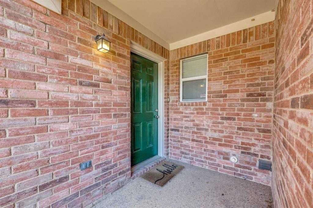 2326 Kingsway Dr - Photo 2 of 19