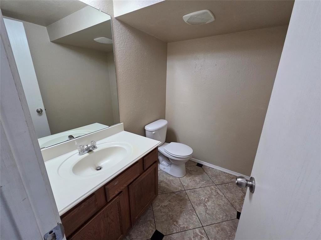 2326 Kingsway Dr - Photo 5 of 19