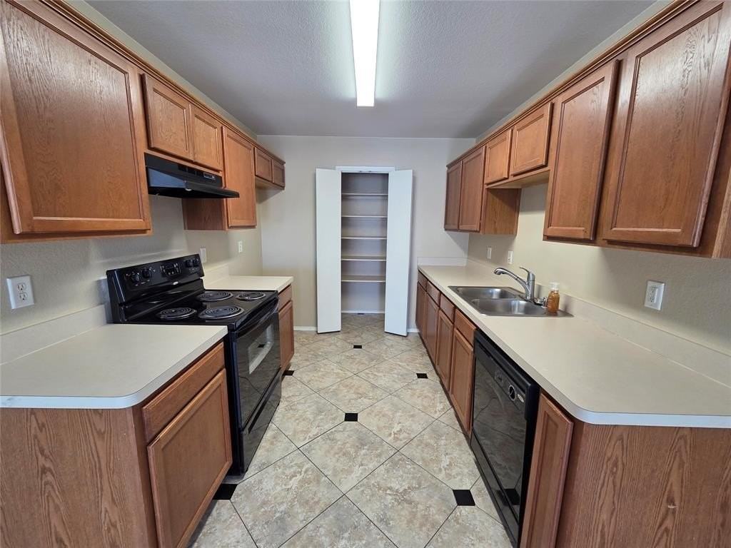 2326 Kingsway Dr - Photo 7 of 19