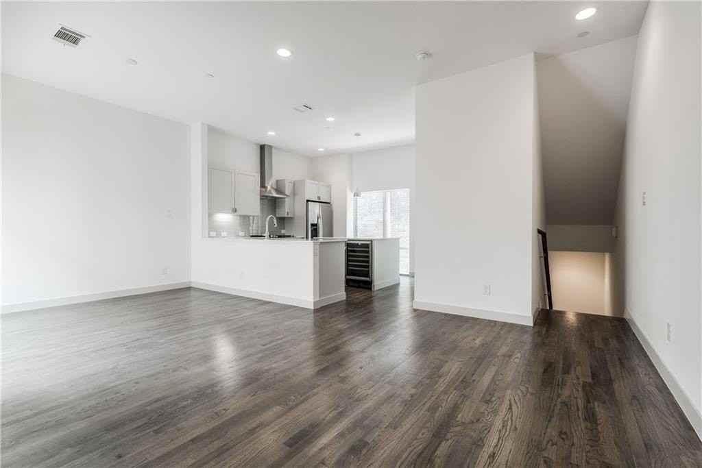 2290 N Fitzhugh Ave #20 - Photo 5 of 25