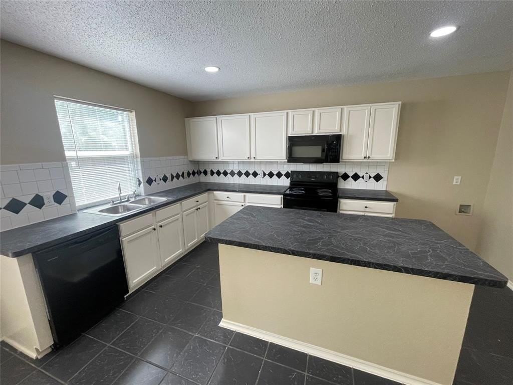 640 Gibson St - Photo 6 of 21