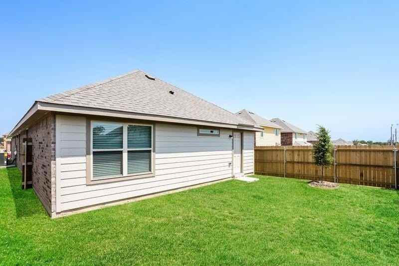 1405 Mark Ln - Photo 2 of 15