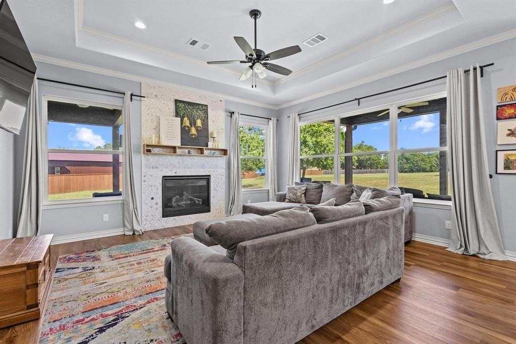 2201 Norwood St - Photo 4 of 35