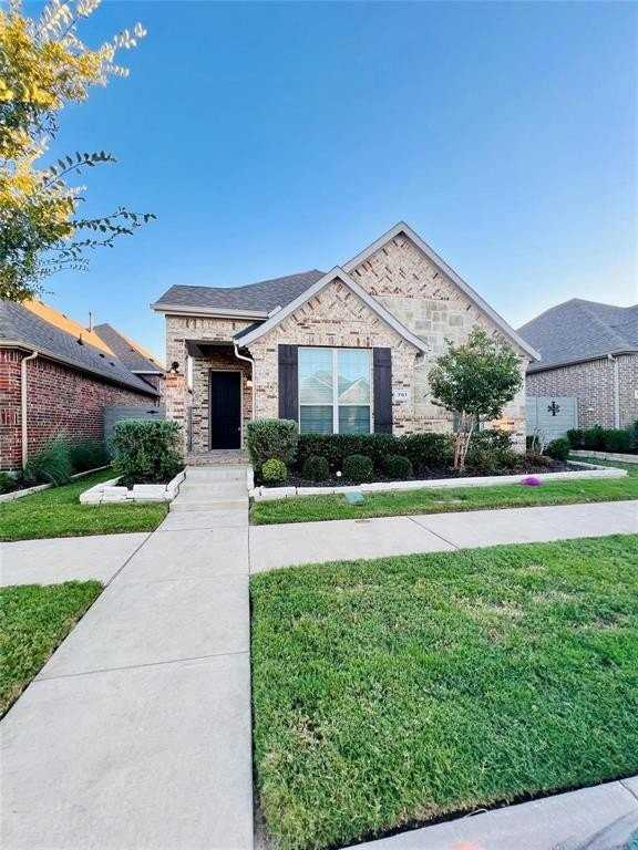 701 10th St - Photo 2 of 26