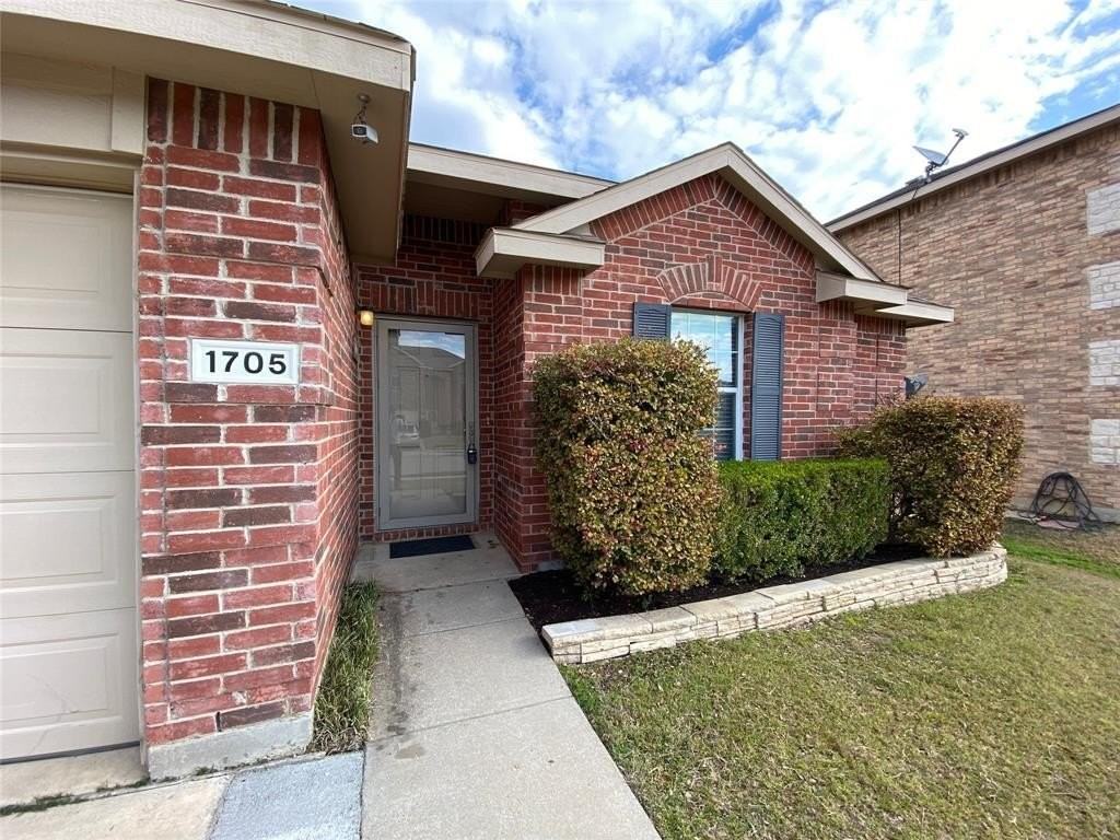 1705 Birds Eye Rd - Photo 2 of 17