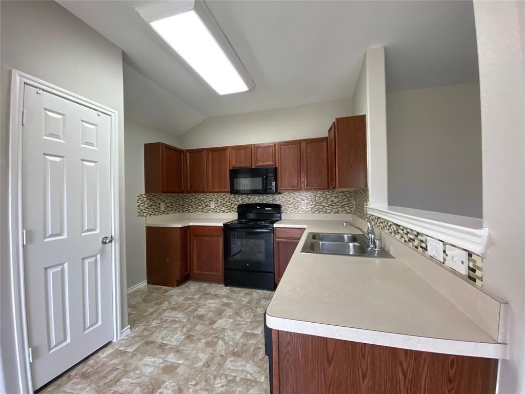 1705 Birds Eye Rd - Photo 7 of 17