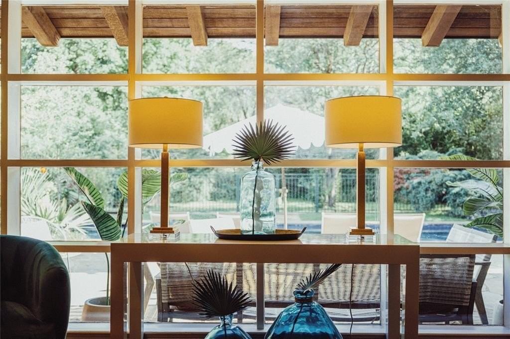 5301 W Mockingbird Ln - Photo 2 of 35